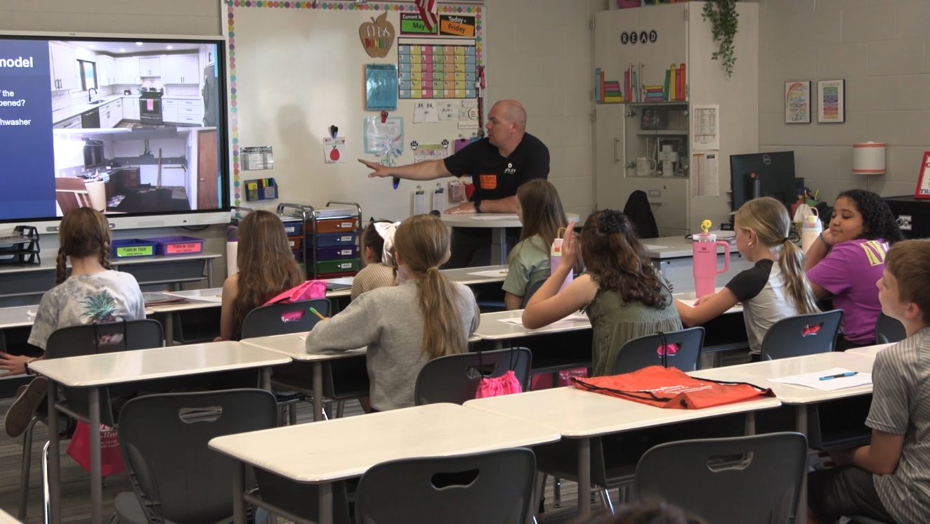 Elida Elementary students get a look at potential future careers through career fair
